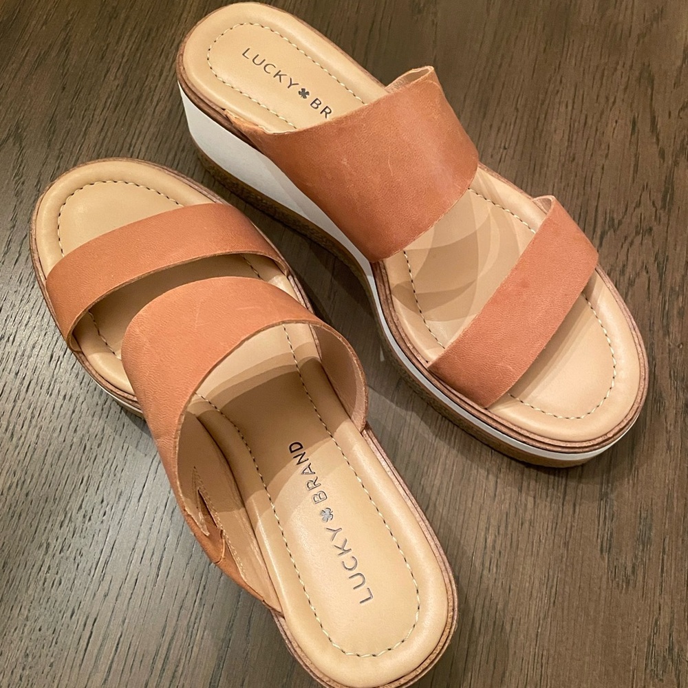 Women’s Lucky Brand sandals. Tan leather. Size 8